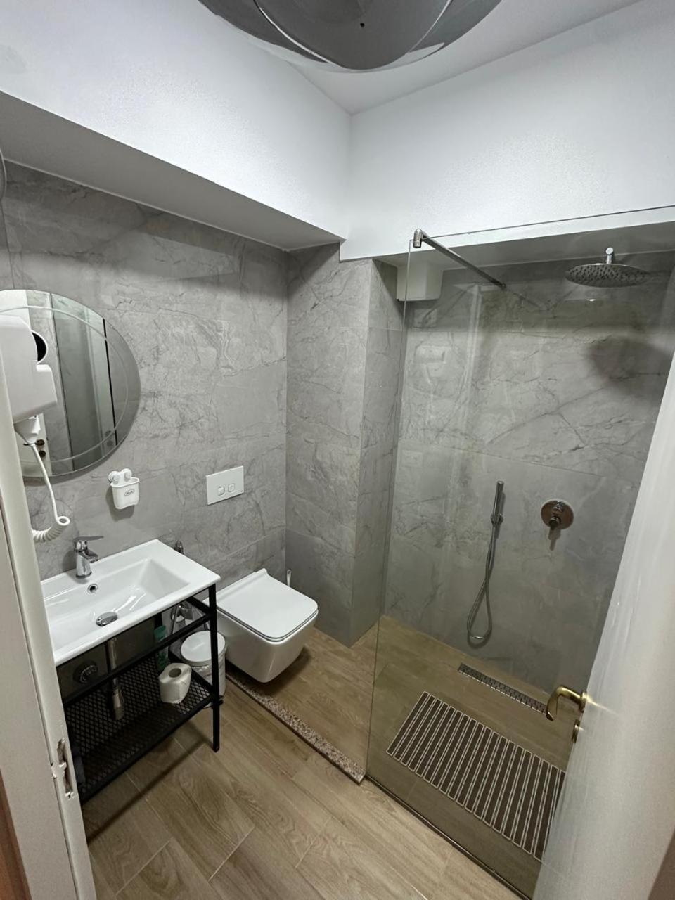Hotel Her Vlorë 외부 사진