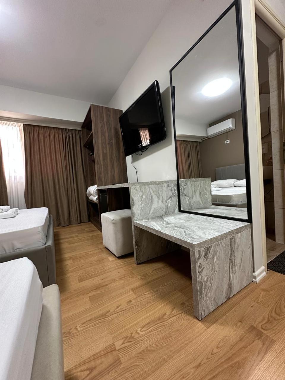 Hotel Her Vlorë 외부 사진